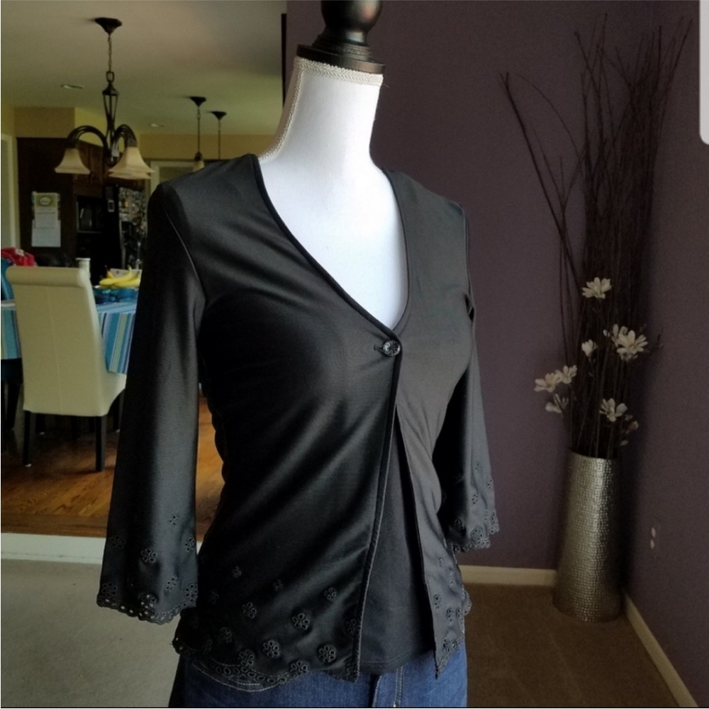 Black Eyelet Hem Button Front Closure Quarter Sle… - image 8